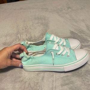Brand new Tiffany blue tennis shoe